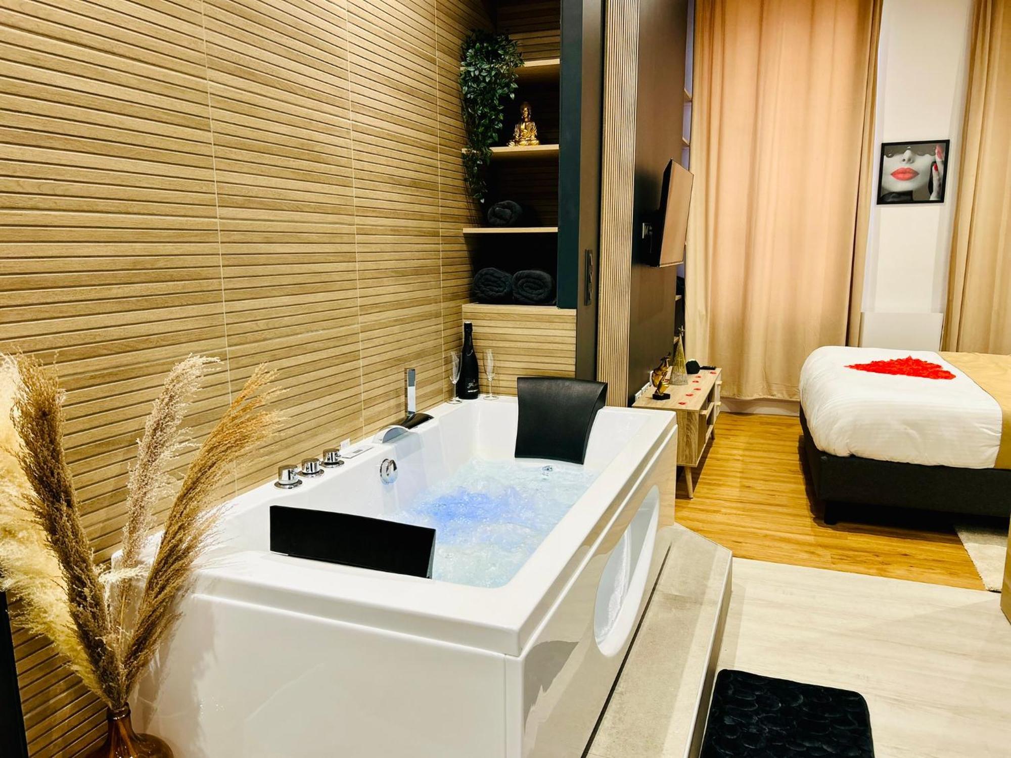 Suite Cosy Jacuzzi Troyes - Secrets D'Ana Eksteriør billede